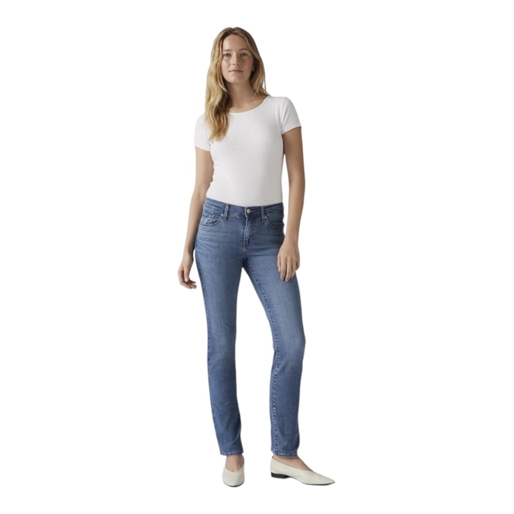 Levi's Women's Classic Straight Jeans